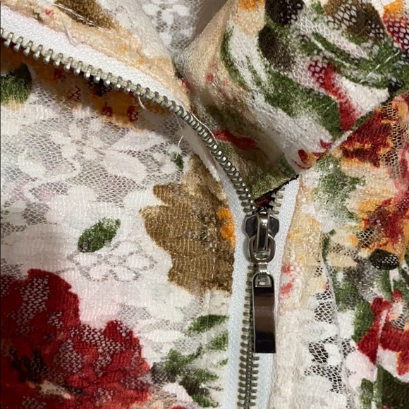 Monoreno Lace Floral Jacket - Picture 5 of 5